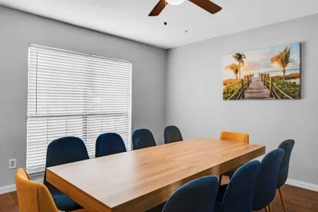 5BR 2.5BA Newly upgraded house sleeps 16 Отели рядом с достопримечательностью «Stay N' Play»