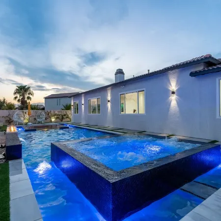 The Hideaway Sleeps 23• Huge Glass Pool •Casio•Hike•Golf•Game Area