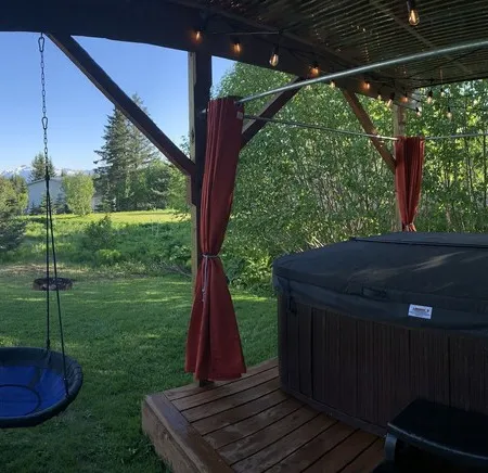 Daybreeze Vacation Home w/ Hot Tub & Gorgeous View