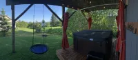 Daybreeze Vacation Home w/ Hot Tub & Gorgeous View