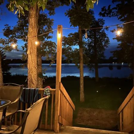 3 bedroom lake house & pool, only 35 min. to Wisconsin Dell and Cascade Mountain