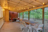 Pool & Gameroom, pet friendly, 10 Minutes from South congress, 20 from Downtown