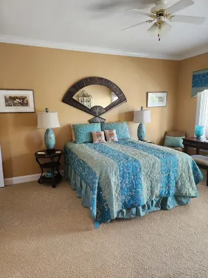 Island's Sunset Gold Guest Room on Beautiful Lake Murray