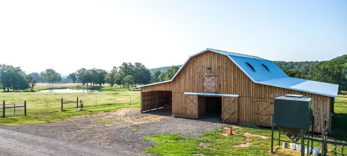 Cozy Barn Apartment Hotels in Pope County