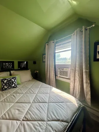 ⭐️Budget Luxe Private Suite, PARKING, 30minsNYC, Hypoallergenic Toiletries⭐️ Отели рядом с достопримечательностью «Crown Plaza»