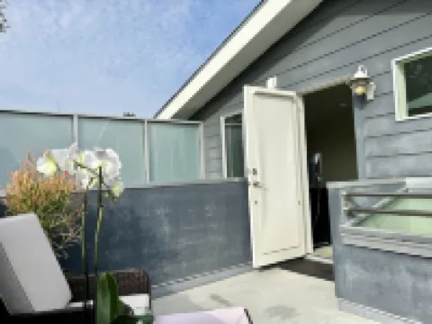 Chic Serenity in the Heart of Santa Monica - Walking Distance to the Beach