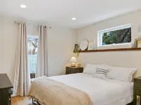 The Kroll House Loft - Location, Comfort, and Fun! Hotels near Nixon & Co. Salon & Boutique