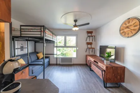 Sympathique Appartement au Pied du Futuroscope Отели в г. Жоне-Клан