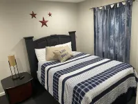 !!!Private Lake!!! Fishing, Swimming & MORE!!! Charming Lakeside Bungalow!!