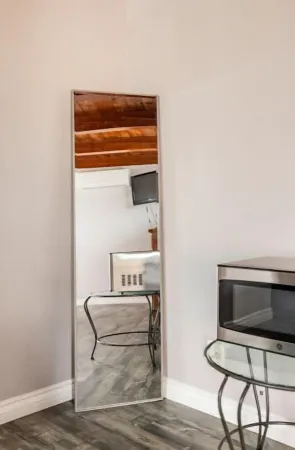 1-bedroom vacation home just 5 minutes to Kia Forum