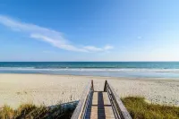 North Beach Resort- Fresh Clean Home- Walk to Ocean, Resort Pools, Lazy River!
