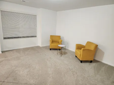 Whole house with two garage with full kitchen, spacious and nice view on patio.