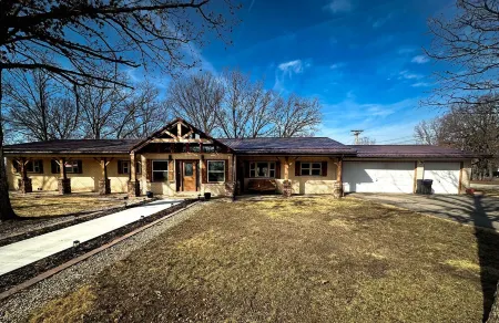 Paris On The Hill Отели в г. Пуласки