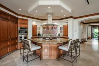 I.P.M PRESENTS: VILLA C302 - SPECTACULAR NEW REMODEL + GREAT OCEAN VIEW! - Kolam Infiniti