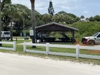 Pool home 1.5 blocks from the river & 10 mins to the beach.