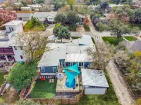 Luxury Modern Home with Heated Pool/Hot Tub, Pool Table, Poker Room & Games