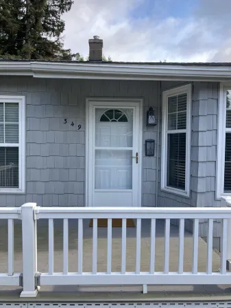 Best of Both Worlds! 5th Avenue Beach and Downtown Within Walking Distance!!