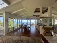 OCEANFRONT DUPLEX, with POOL, SAUNA and steps from BEACH ヒロのホテル