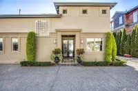 Stunning Luxury Waterfront Home Hotels near Rose Hill Meadows Park