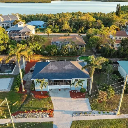 Spacious Villa with Heated Pool, Golf, Game Room, Basketball, Bikes