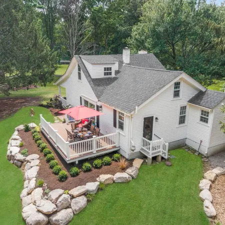 Luxury Cottage on the Potowomut River in Rhode Island 2bd/2b