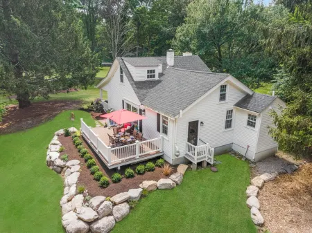 Luxury Cottage on the Potowomut River in Rhode Island 2bd/2b