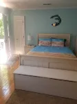 Private Room Minutes away from the beach and downtown.