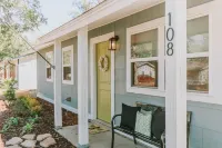 Coastal Charm - close to the beach & downtown Ocean Springs! With golf cart!!!