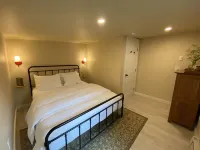 NEW Modern Catskills Cabin w/ HOT TUB & views