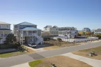 Sea 2 Sea - 4 Bdrm w/ Pool and New Patio - 1 Minute Walk to Beach