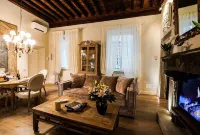 Lucia Charming Home: elegant apartment in the historic center of Lucca