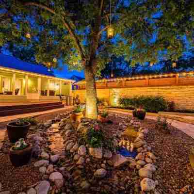 Garden Oasis Home with Hot Tub, Game Room, Full Kitchen Hotel Exterior