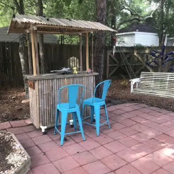 1 Br Studio/Cottage with Kitchenette, Pool & Golf Cart/ Near Beach