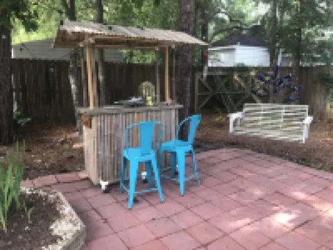 1 BR Studio/Cottage with Pool & Golf Cart/ Near Beach