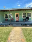 Charming waterfront retreat on PK, boat slip included, & beach swimming area
