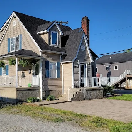 Charming 1-bedroom house in enjoyable Bardstown with AC, WiFi