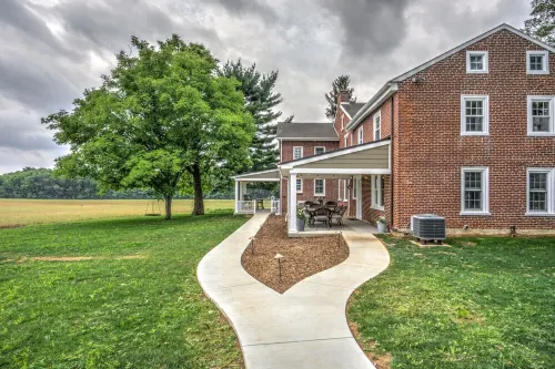 Apple Blossom Suite /Cozy Family Friendly Farm Stay/4 Bedrooms Hotels in Salisbury Township