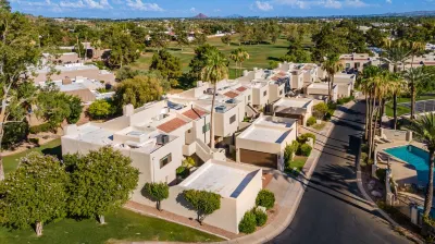 Resort-Style Biltmore Townhome: Pool, Tennis, Jacuzzi, Pickleball, Gym— Away Các khách sạn gần Piestewa Peak