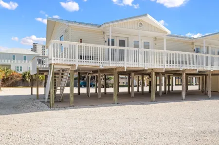 Beachy and Clean! Perfect for Couples! Sept Deals! Отели рядом с достопримечательностью «W Beach Blvd»