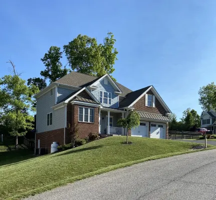 Cozy Modern Cottage Style Home minutes from VT, RU, Christiansburg Aquatic Cente