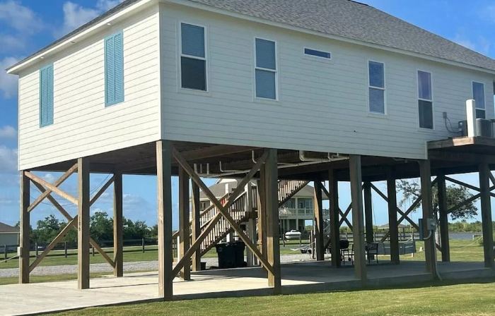 Beautiful camp in Angler Bay! Come enjoy the best of Hackberry.