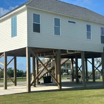 Beautiful camp in Angler Bay! Come enjoy the best of Hackberry.