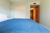 Downtown Gilbert, Indoor golf simulator, pool, jacuzzi, EV charger