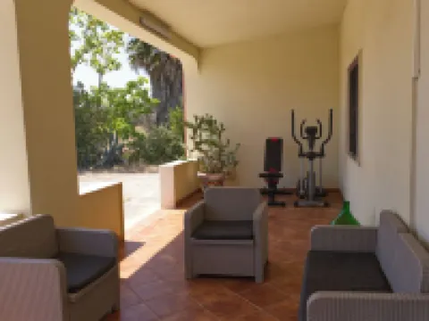 Indipendent Semi-Detached Villa in the Countryside, Surrounded by Greenery โรงแรมในMesagne