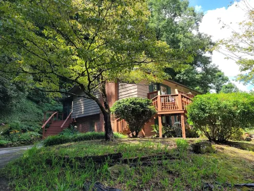 Henri's Place - Charming 1/1 Near Downtown Clayton! Dog Friendly! Hotels in Rabun County