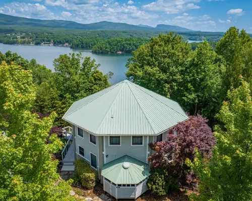 Lower rates/flexible calendar Waterfront Home w/ Private Dock and Mountain Views Hotels in McDowell County