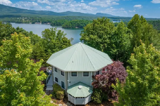 Lower rates/flexible calendar Waterfront Home w/ Private Dock and Mountain Views