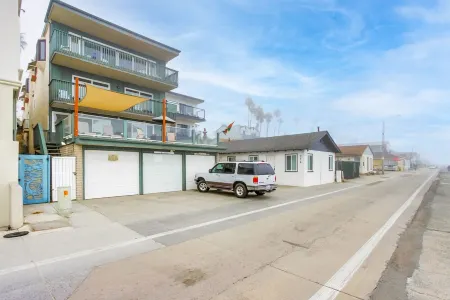 On the sand! Cozy spot with pets welcome!