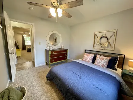 No Cleaning Fee!  <0.6 Miles to the Beach. Pet Friendly! Cast-a-Wave 228Vacay