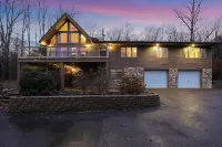 Paradise Pocono - Ultimate Arcade, Salt Pool and Hot Tub - Sleeps 14